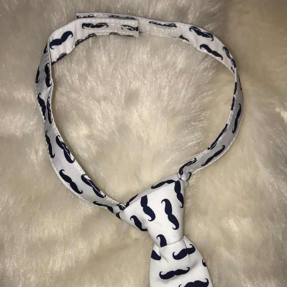 Crazy 8 White and Navy Blue Mustache Tie NEW! One size kids necktie